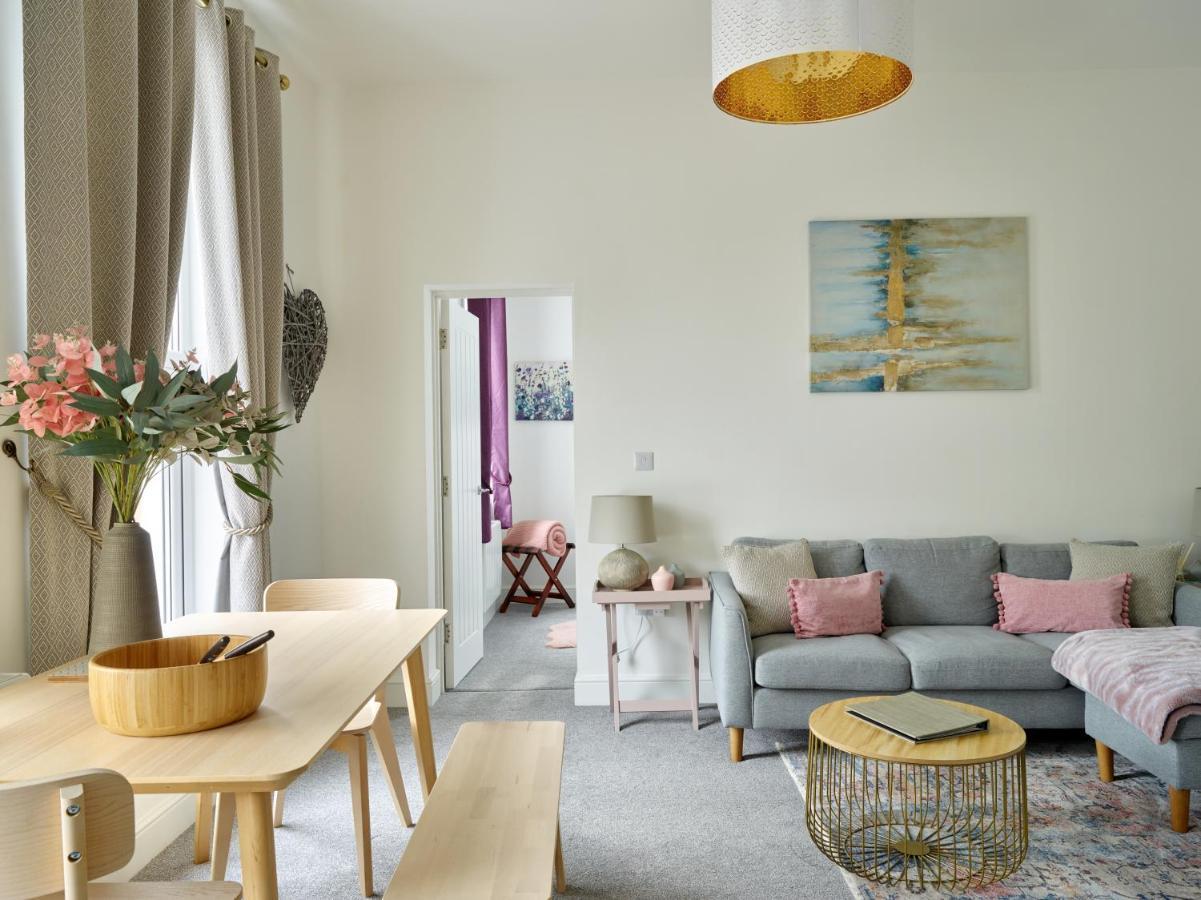 Curb Properties - Super 2 Bed Apartment 5 Min From Town Centre Cheltenham Luaran gambar