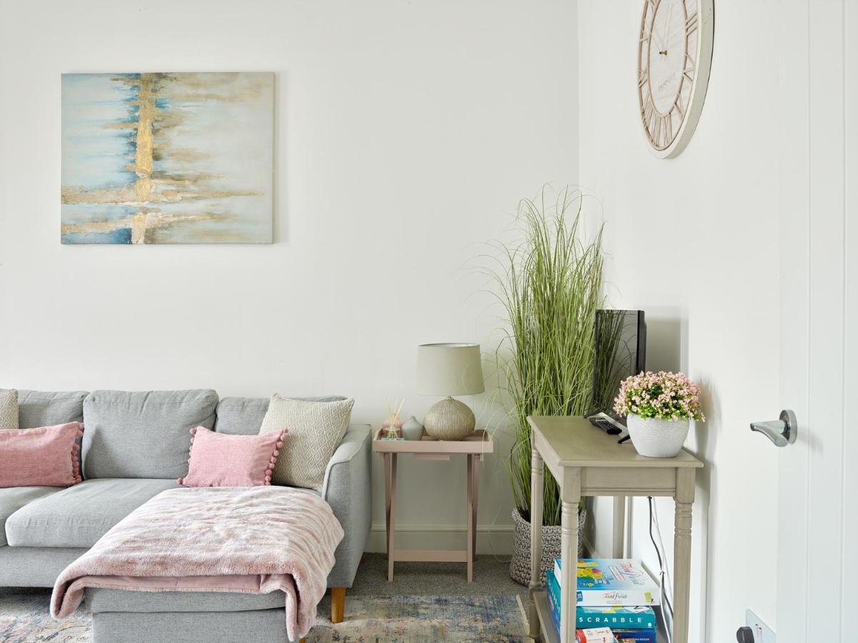 Curb Properties - Super 2 Bed Apartment 5 Min From Town Centre Cheltenham Luaran gambar